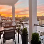 Seascape - Relaxing Home, Steps From The Water! Daire Bilice