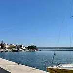 Seascape - Relaxing Home, Steps From The Water! Daire Bilice