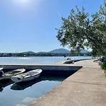 Seascape - Relaxing Home, Steps From The Water! Daire *