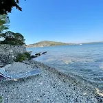 Seascape - Relaxing Home, Steps From The Water! Daire *