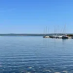 Seascape - Relaxing Home, Steps From The Water! Daire *