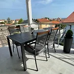 Seascape - Relaxing Home, Steps From The Water! Daire