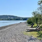 Daire Seascape - Relaxing Home, Steps From The Water! *