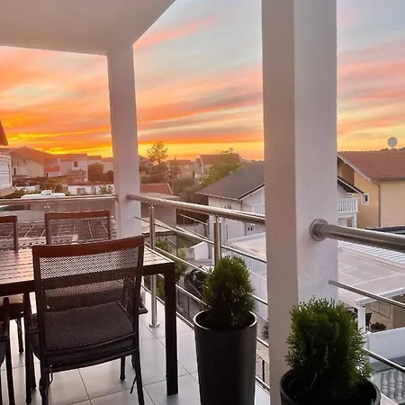 Seascape - Relaxing Home, Steps From The Water! Lejlighed Bilice