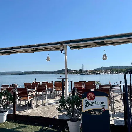 Seascape - Relaxing Home, Steps From The Water! *