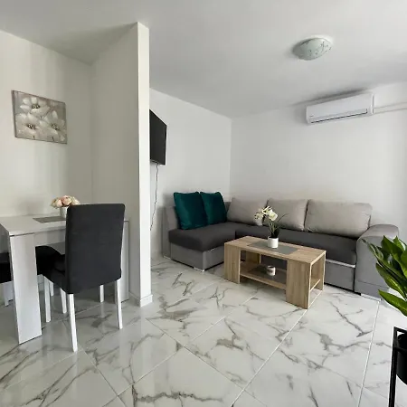 Seascape - Relaxing Home, Steps From The Water! Apartment
