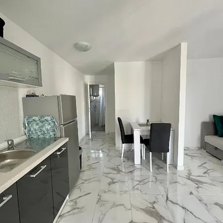 Seascape - Relaxing Home, Steps From The Water! * Bilice