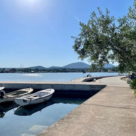 Seascape - Relaxing Home, Steps From The Water! Lejlighed *