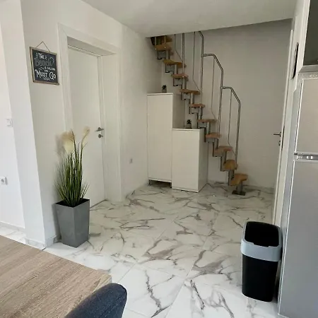 Apartment Seascape - Relaxing Home, Steps From The Water! *