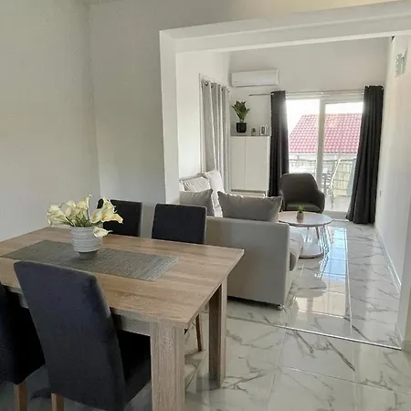 Apartment Seascape - Relaxing Home, Steps From The Water! *