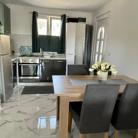 Seascape - Relaxing Home, Steps From The Water! *