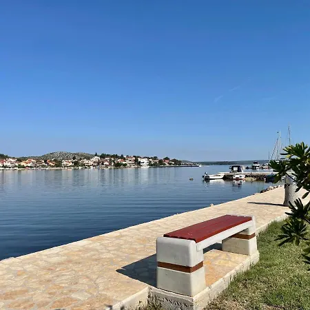 Seascape - Relaxing Home, Steps From The Water! *