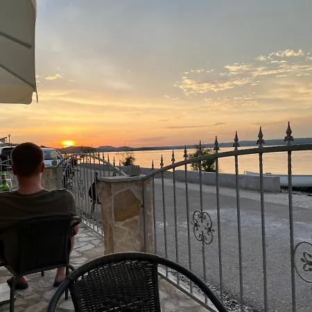 Seascape - Relaxing Home, Steps From The Water! Daire *