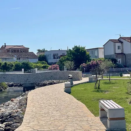 Seascape - Relaxing Home, Steps From The Water! Lejlighed Bilice