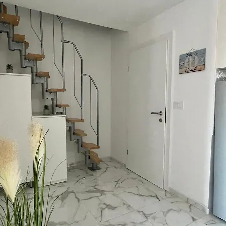 Seascape - Relaxing Home, Steps From The Water! Lejlighed Bilice