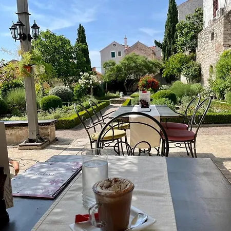 Daire Seascape - Relaxing Home, Steps From The Water! *