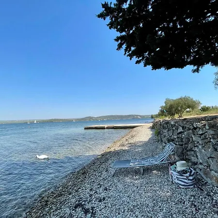 Seascape - Relaxing Home, Steps From The Water! Lejlighed