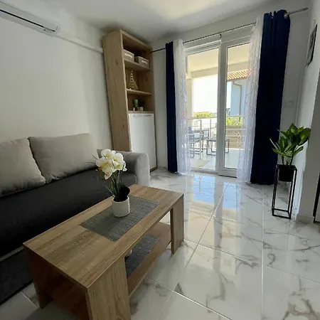 Seascape - Relaxing Home, Steps From The Water! Lejlighed Bilice