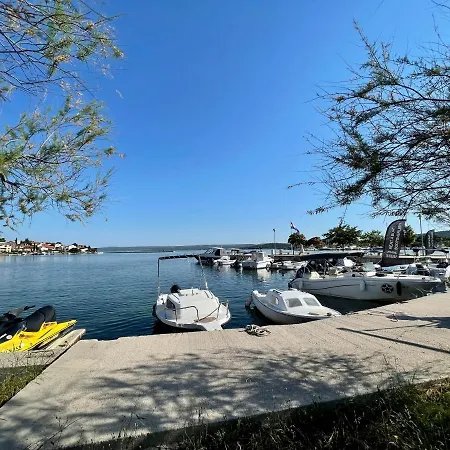 Seascape - Relaxing Home, Steps From The Water!