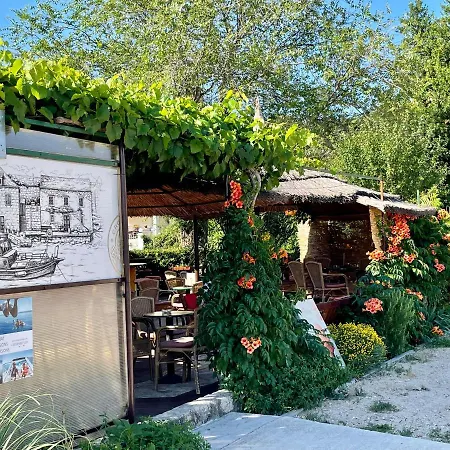 Seascape - Relaxing Home, Steps From The Water! Bilice