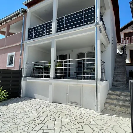 Seascape - Relaxing Home, Steps From The Water! Apartment Bilice