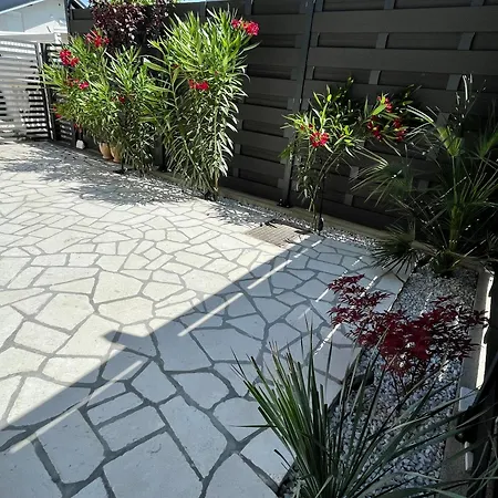 Seascape - Relaxing Home, Steps From The Water! Apartment Bilice