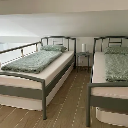 Daire Seascape - Relaxing Home, Steps From The Water! Bilice