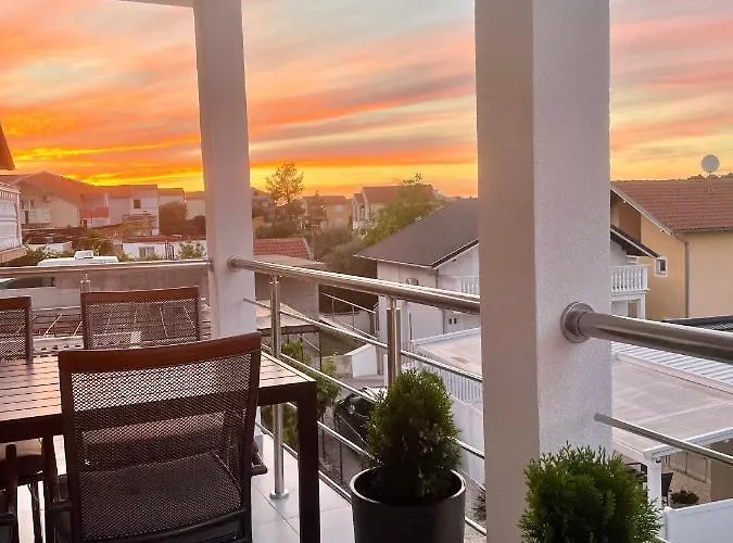 Seascape - Relaxing Home, Steps From The Water! Appartement Bilice