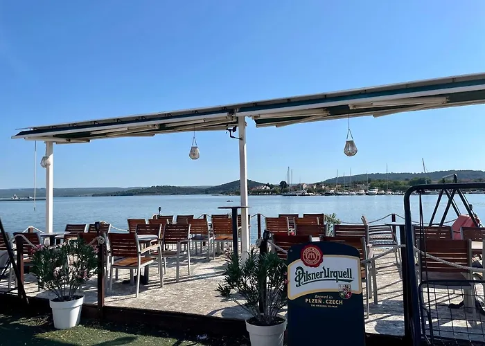 Seascape - Relaxing Home, Steps From The Water! *