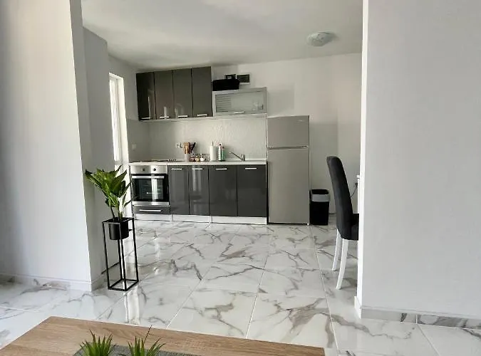 Seascape - Relaxing Home, Steps From The Water!