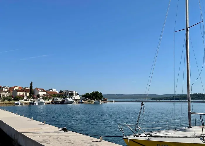 Seascape - Relaxing Home, Steps From The Water! Apartment Bilice