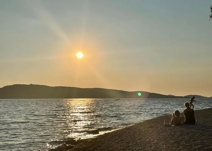 Seascape - Relaxing Home, Steps From The Water! *