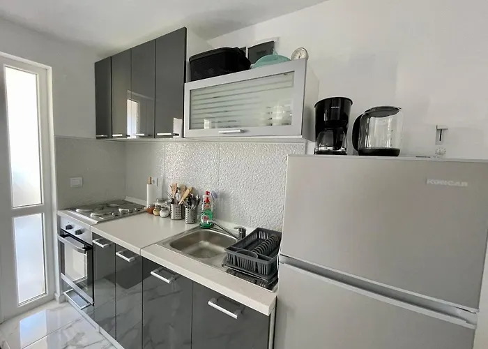 Seascape - Relaxing Home, Steps From The Water! *