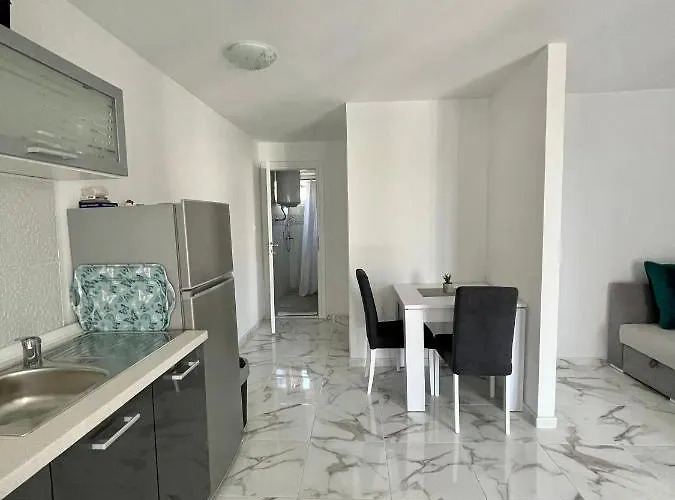 Seascape - Relaxing Home, Steps From The Water! * Bilice