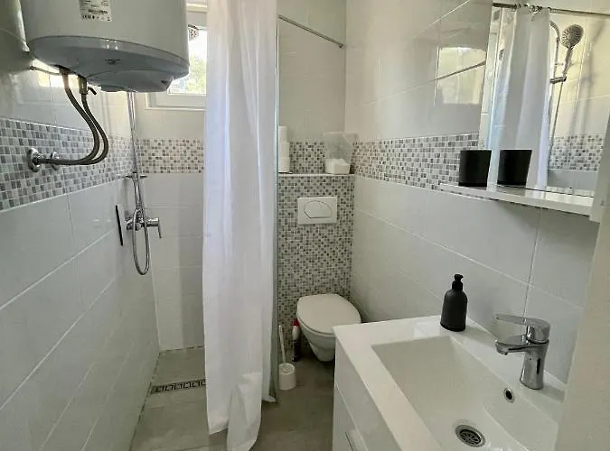 Seascape - Relaxing Home, Steps From The Water! Bilice