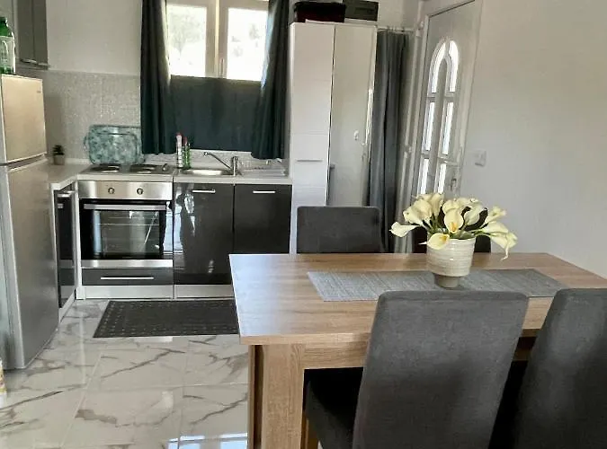 Seascape - Relaxing Home, Steps From The Water! *