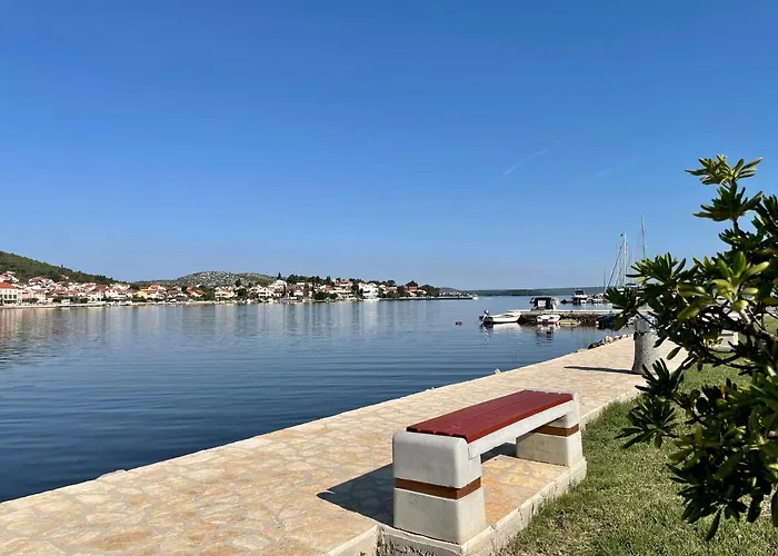 Seascape - Relaxing Home, Steps From The Water! *