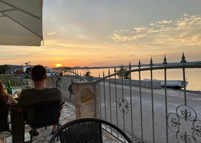 Seascape - Relaxing Home, Steps From The Water! 公寓 *