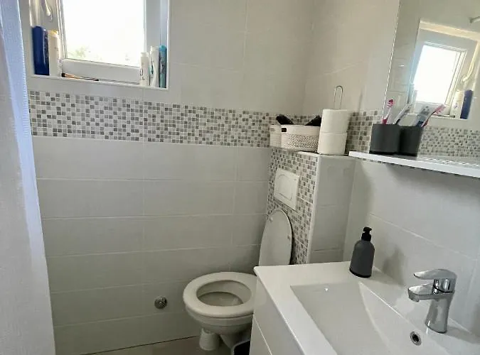 Seascape - Relaxing Home, Steps From The Water! Apartment