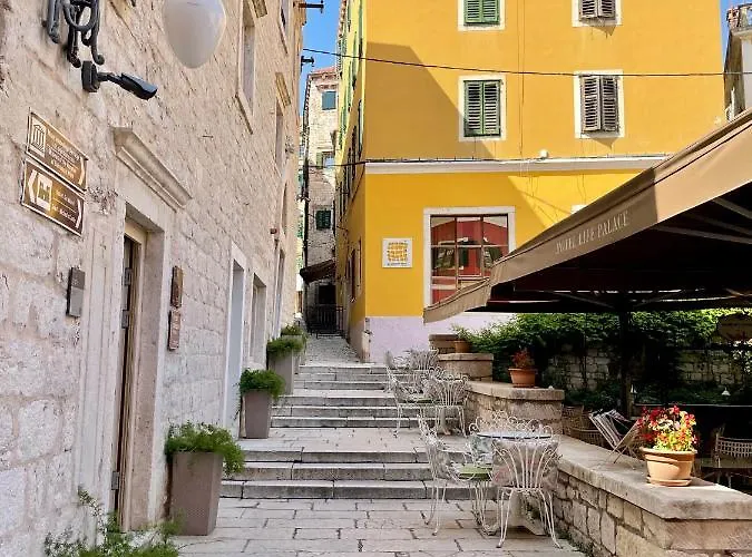 Seascape - Relaxing Home, Steps From The Water! Apartment