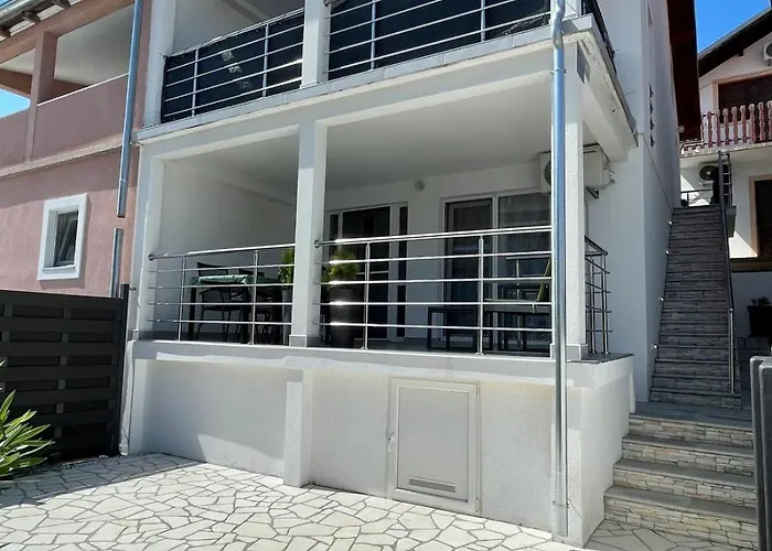 Seascape - Relaxing Home, Steps From The Water! Apartment Bilice